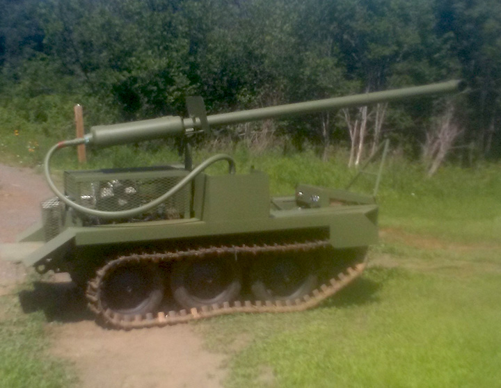 Tee-shirt firing tank woes crowds!
